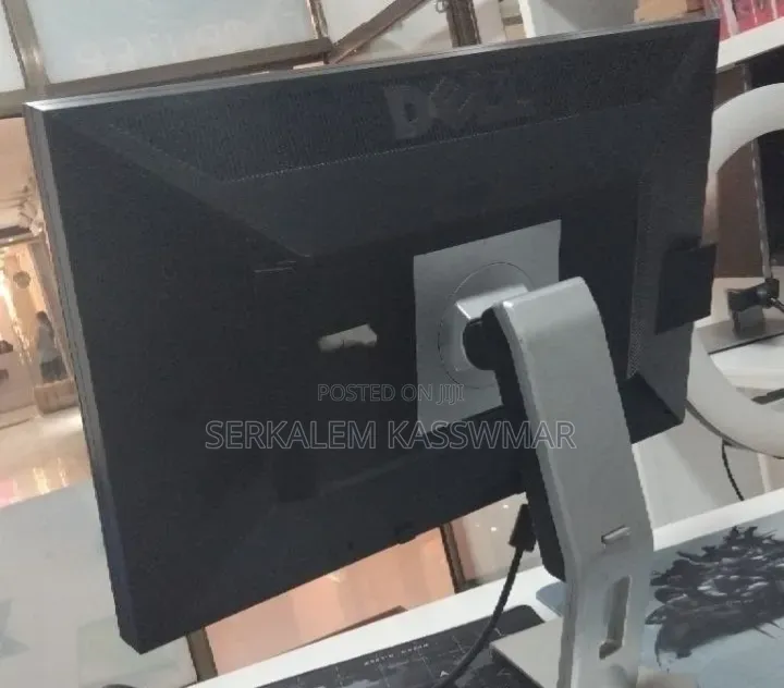 1dell Moniter 22 Inch Screen Size Price : 15000etb Call
