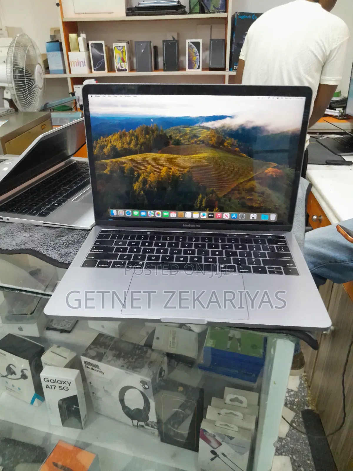 New Laptop Apple MacBook Pro 2019 8GB Intel Core i5 SSD 512GB