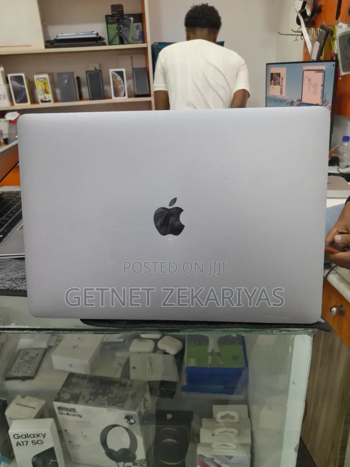 New Laptop Apple MacBook Pro 2019 8GB Intel Core i5 SSD 512GB
