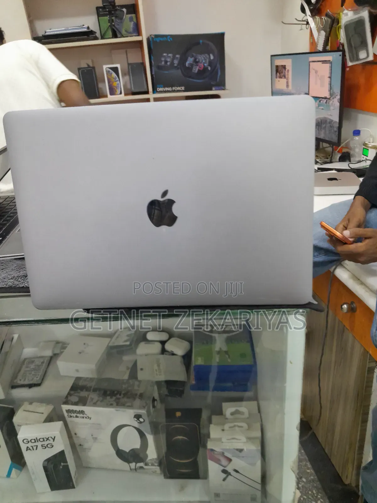 New Laptop Apple MacBook Pro 2019 8GB Intel Core i5 SSD 512GB