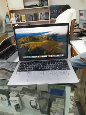 New Laptop Apple MacBook Pro 2019 8GB Intel Core i5 SSD 512GB