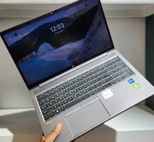 New Laptop HP ZBook Firefly G8 16GB Intel Core i7 SSD 512GB