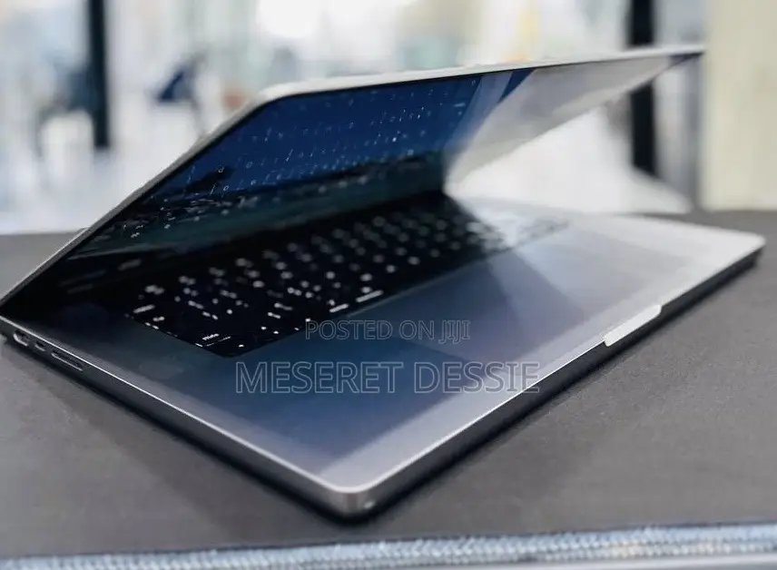 New Laptop HP 16GB Apple M1 Pro SSD 512GB
