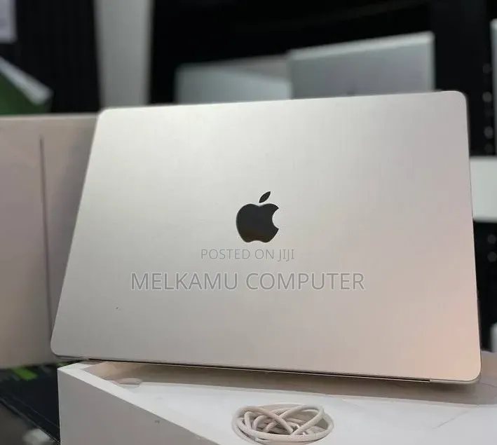 New Laptop Apple MacBook Air 2025 M4 16GB Apple M4 SSD 256GB