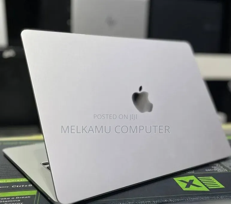 New Laptop Apple MacBook Air 2025 M4 24GB Apple M4 SSD 512GB