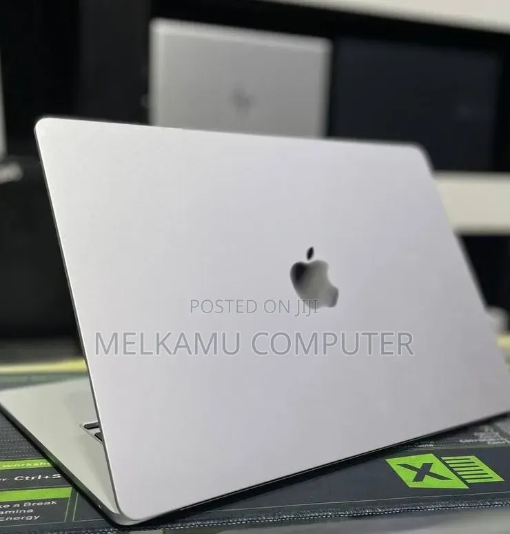 New Laptop Apple MacBook Air 2025 M4 24GB Apple M4 SSD 512GB