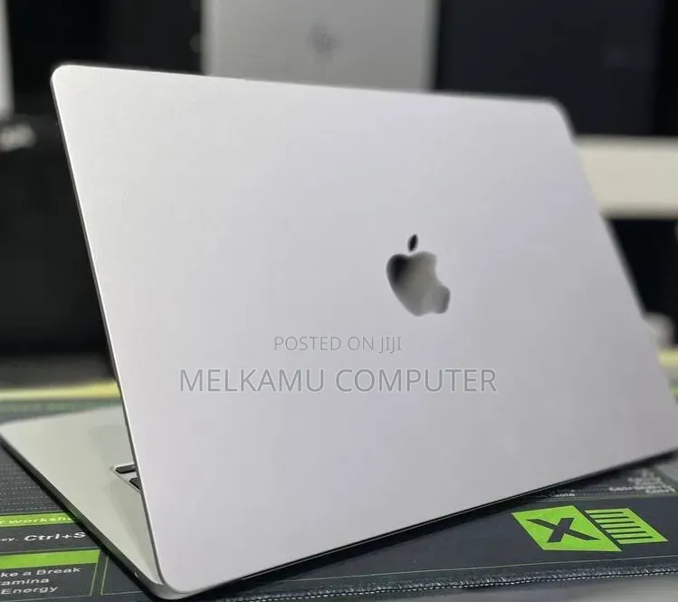 New Laptop Apple MacBook Air 2025 M4 24GB Apple M4 SSD 512GB