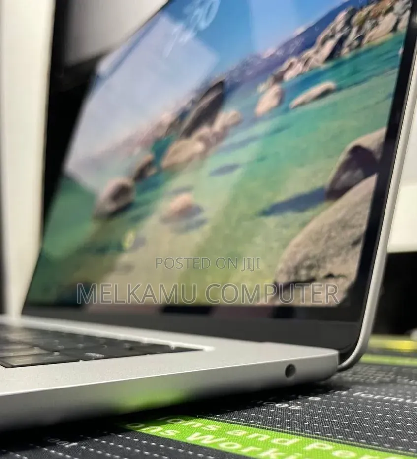 New Laptop Apple MacBook Air 2025 M4 24GB Apple M4 SSD 512GB