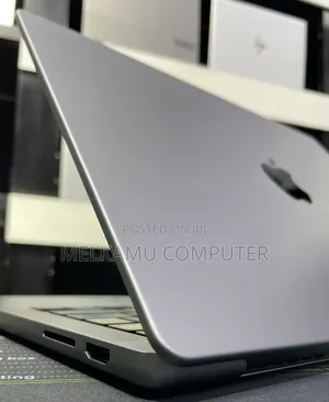 New Laptop Apple MacBook Pro 2023 M3 8GB Apple M3 SSD 512GB