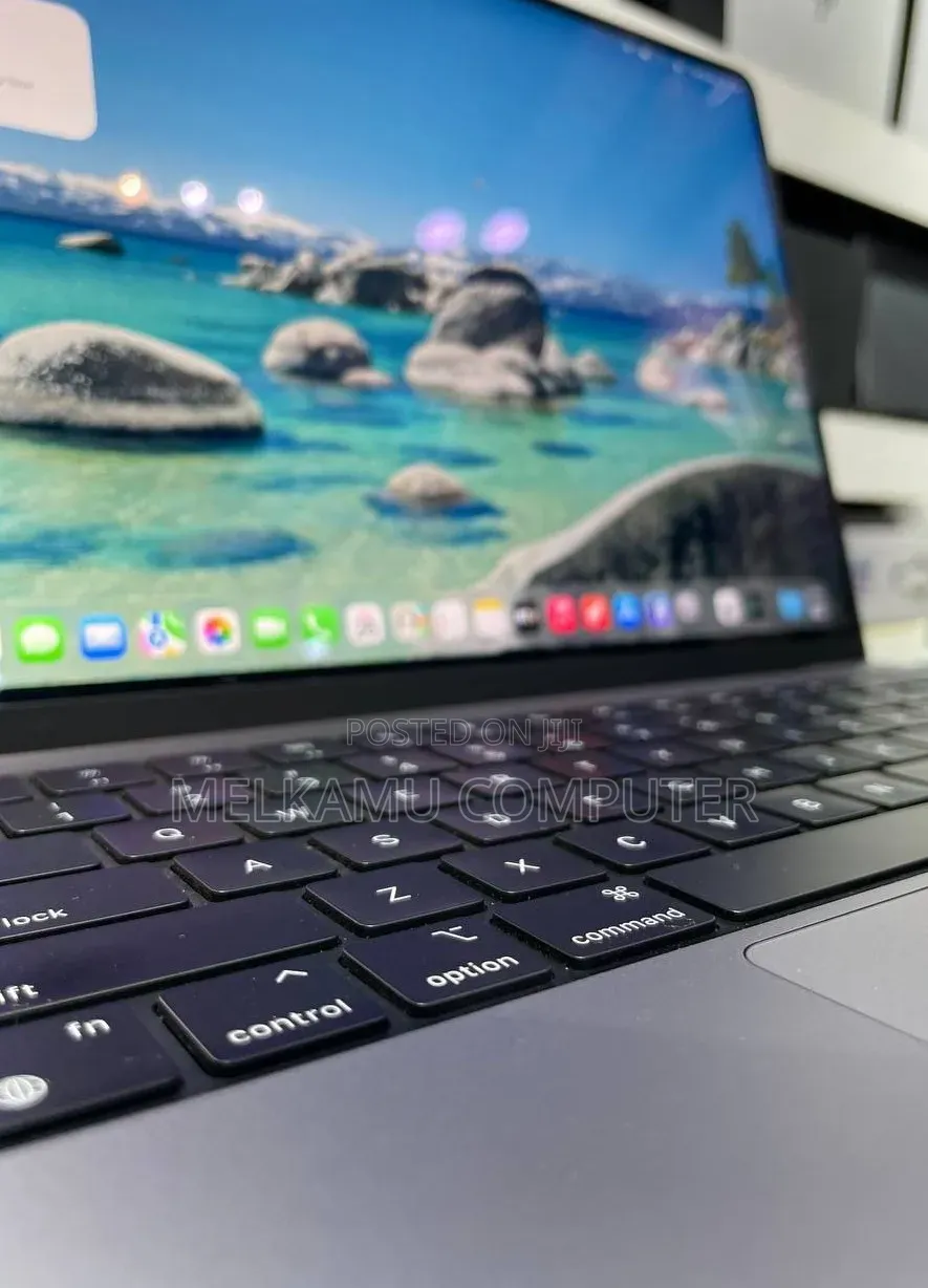 New Laptop Apple MacBook Pro 2023 M3 8GB Apple M3 SSD 512GB