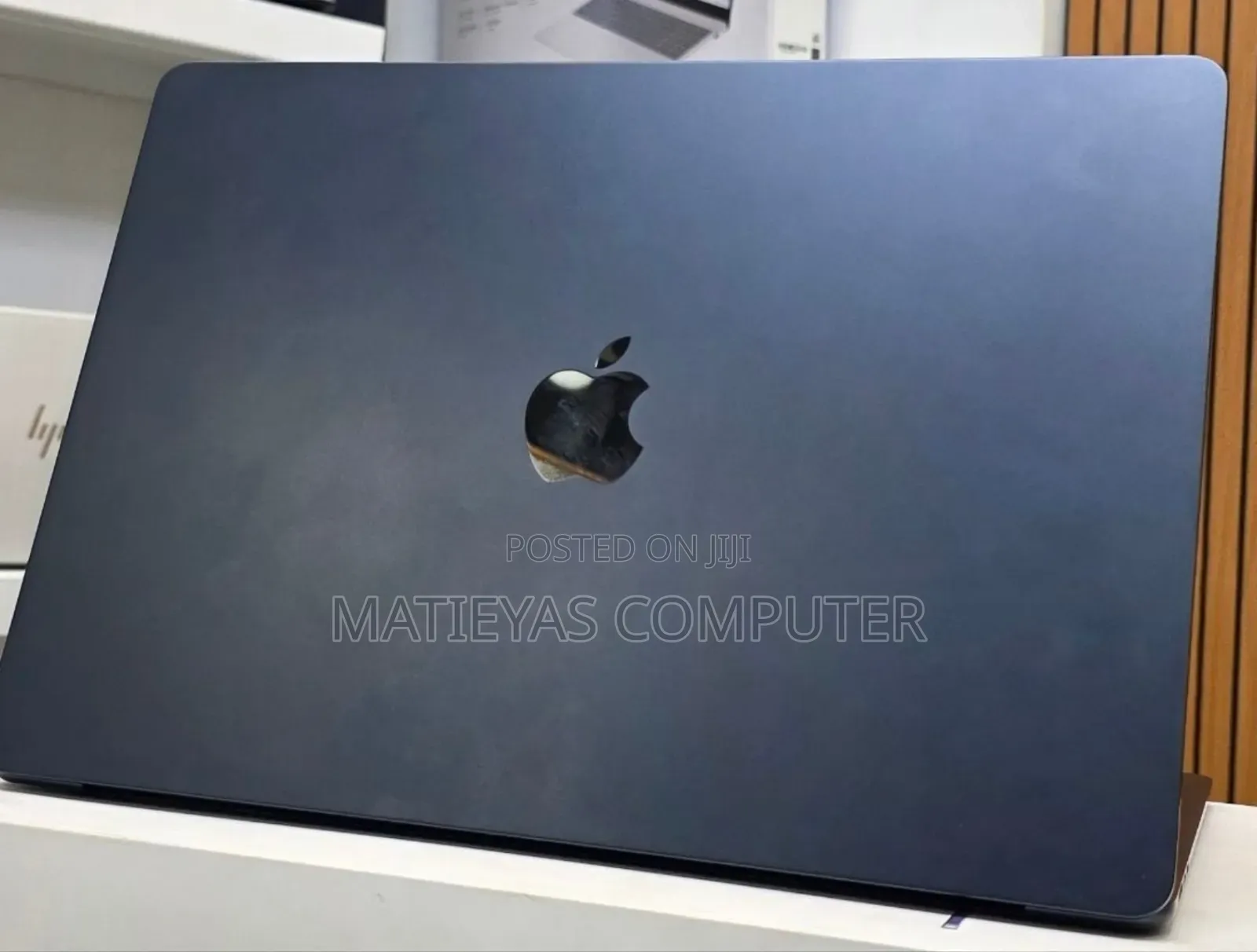 New Laptop Apple MacBook Air 2025 M4 16GB Apple M4 SSD 256GB