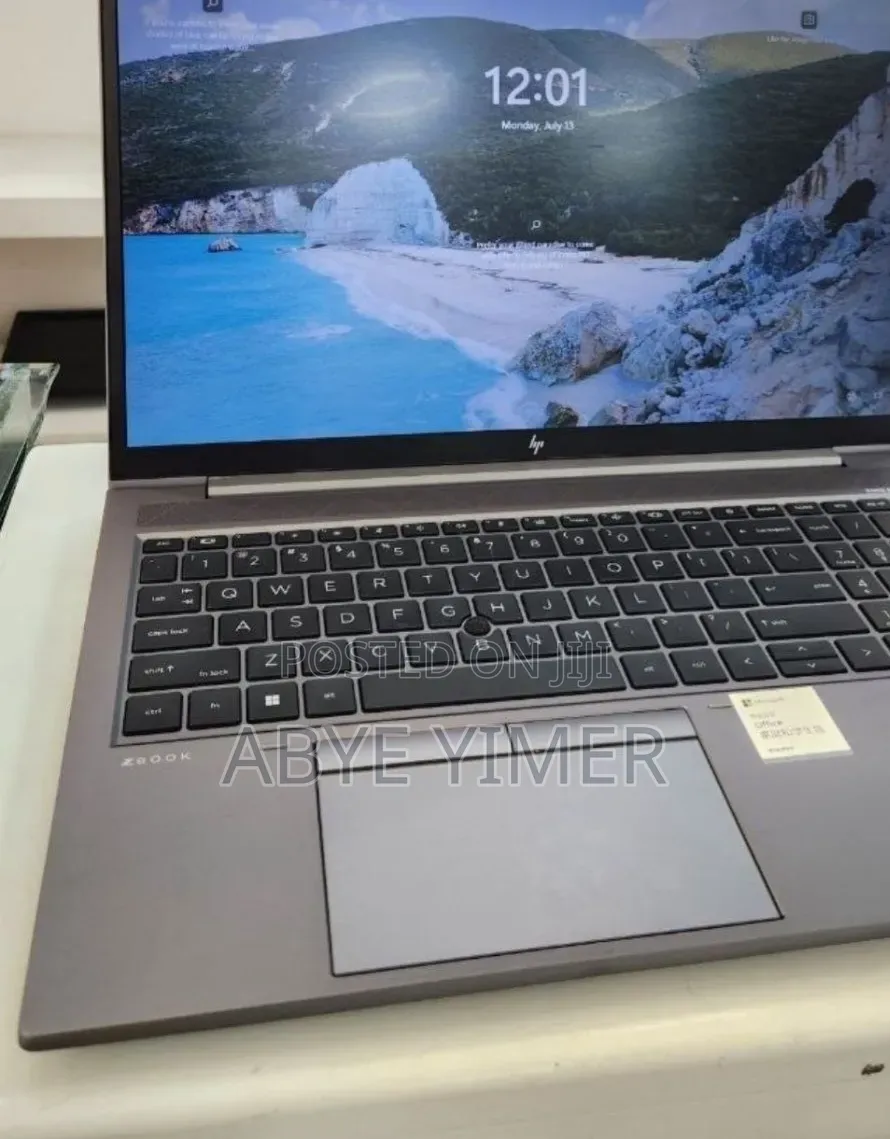New Laptop HP ZBook 15u G5 16GB Intel Core i7 SSD 512GB