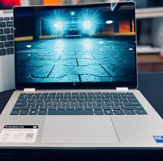 New Laptop HP OmniBook 5 Flip 14-fp0023dx 16GB Intel Core 7 SSD 512GB
