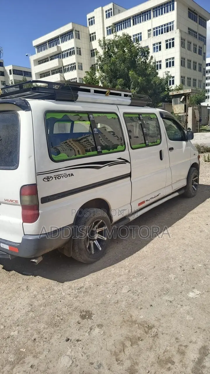 Toyota HiAce 2004 White