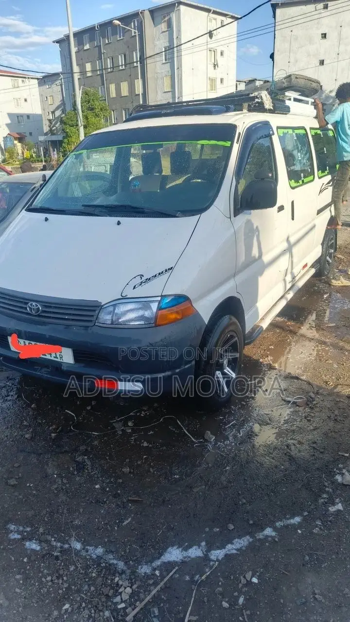 Toyota HiAce 2004 White