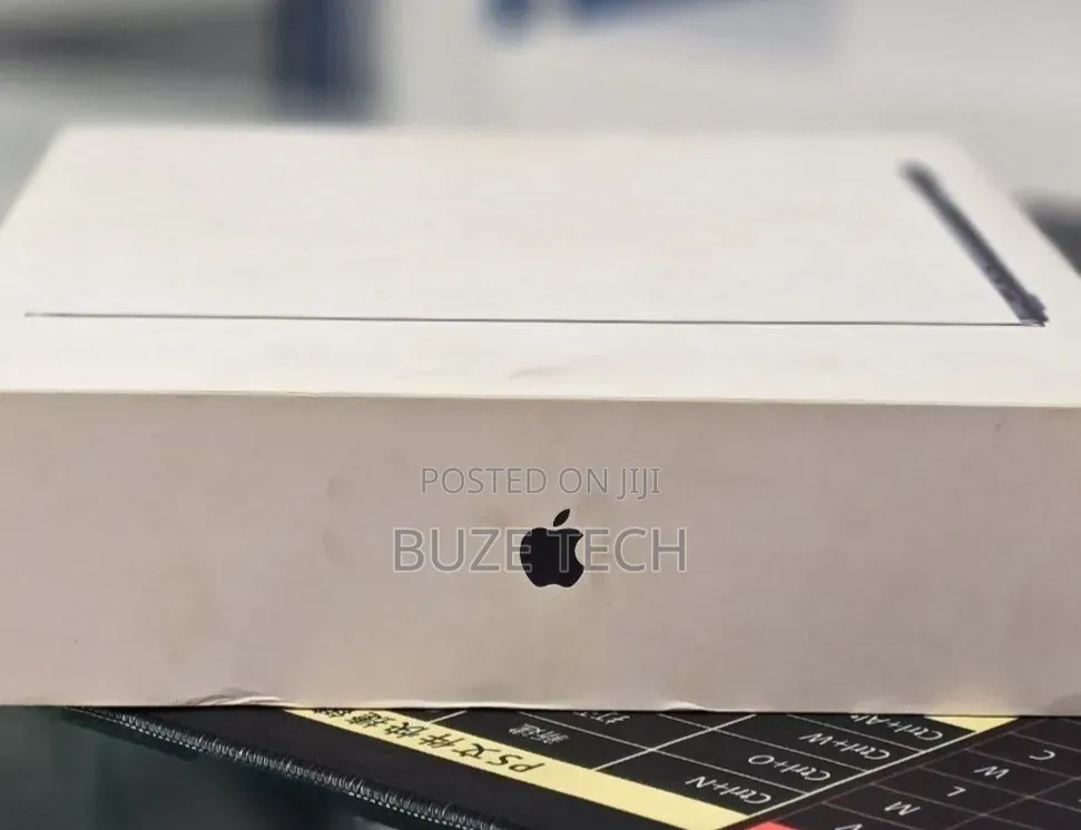 New Laptop Apple MacBook Air 2025 M4 16GB Apple M4 SSD 256GB