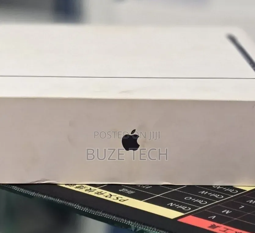 New Laptop Apple MacBook Air 2025 M4 16GB Apple M4 SSD 256GB