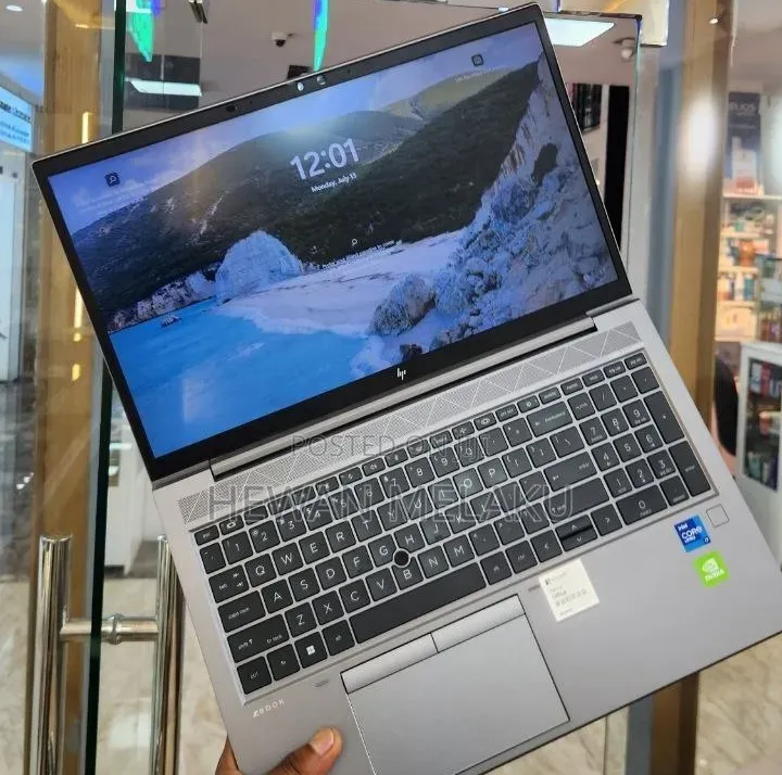 New Laptop HP ZBook 14 16GB Intel Core i7 SSD 512GB