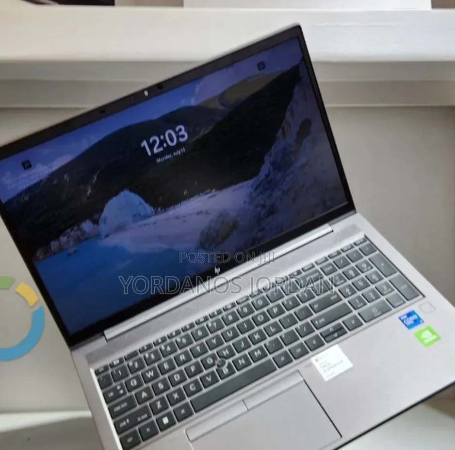 New Laptop HP ZBook Firefly G8 16GB Intel Core i7 SSD 512GB