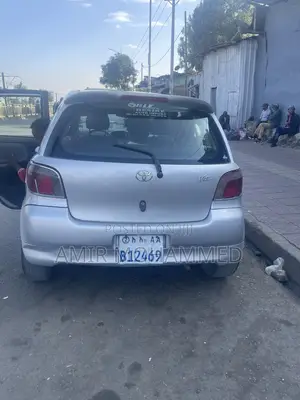 Toyota Vitz 2001 Silver