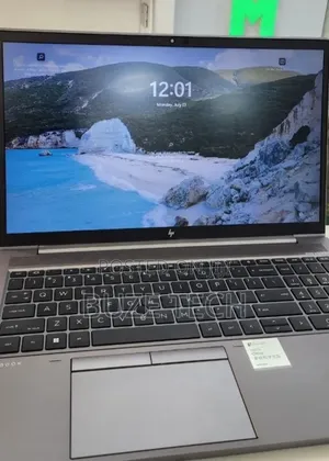 New Laptop HP ZBook Firefly G8 16GB Intel Core i7 SSD 512GB