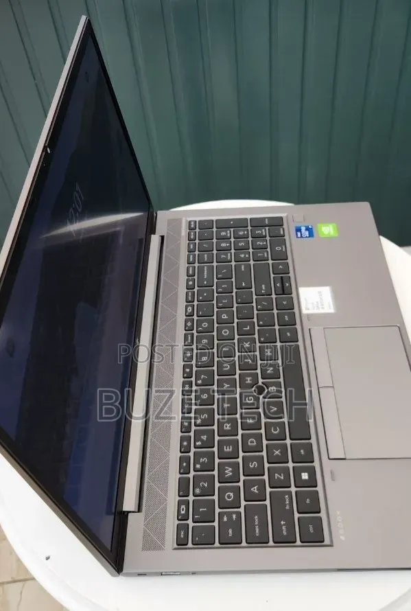 New Laptop HP ZBook Firefly G8 16GB Intel Core i7 SSD 512GB