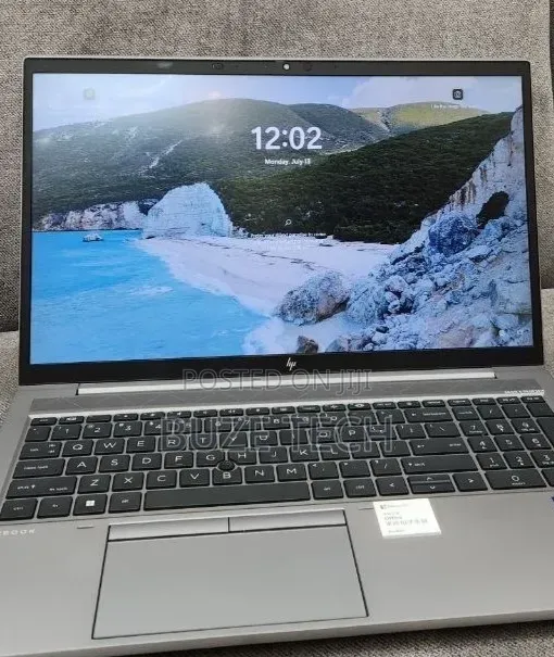 New Laptop HP ZBook Firefly G8 16GB Intel Core i7 SSD 512GB