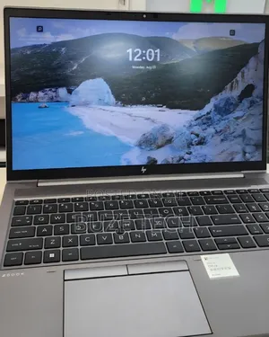 New Laptop HP ZBook Firefly G8 16GB Intel Core i7 SSD 512GB