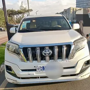 Toyota Land Cruiser 2011 White