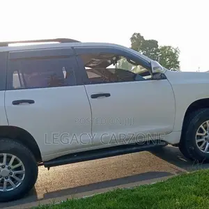 Toyota Land Cruiser 2011 White