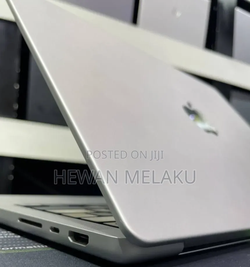 New Laptop Apple MacBook Pro 2021 M1 16GB Apple M1 Pro SSD 512GB
