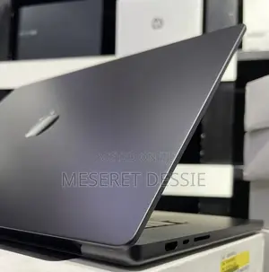 New Laptop Apple MacBook Pro 36GB Apple M3 Pro SSD 1T