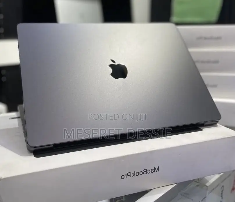 New Laptop Apple MacBook Pro 36GB Apple M3 Pro SSD 1T