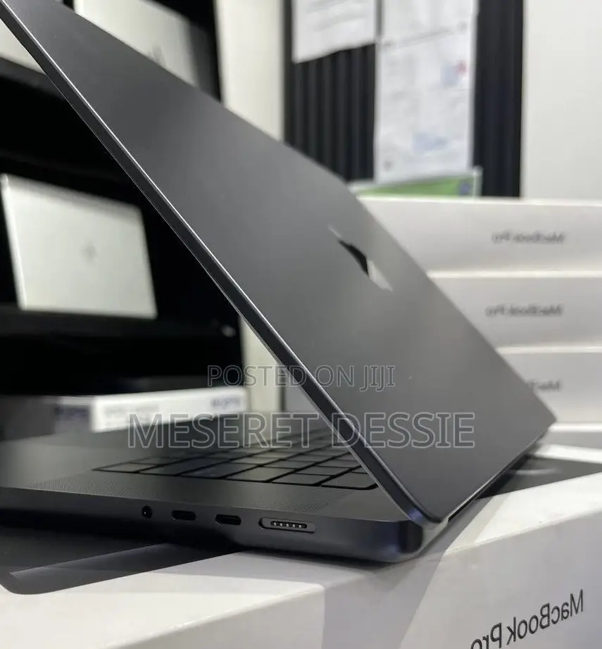 New Laptop Apple MacBook Pro 36GB Apple M3 Pro SSD 1T