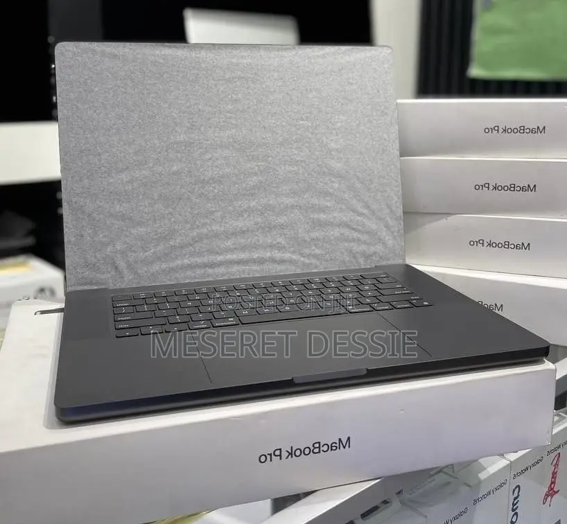 New Laptop Apple MacBook Pro 36GB Apple M3 Pro SSD 1T