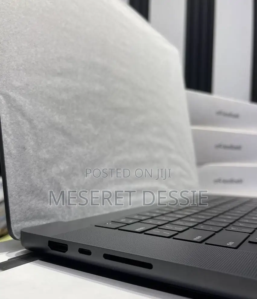 New Laptop Apple MacBook Pro 36GB Apple M3 Pro SSD 1T