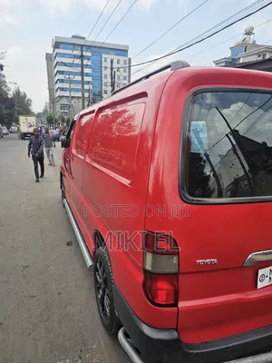 Toyota HiAce 2011 Red