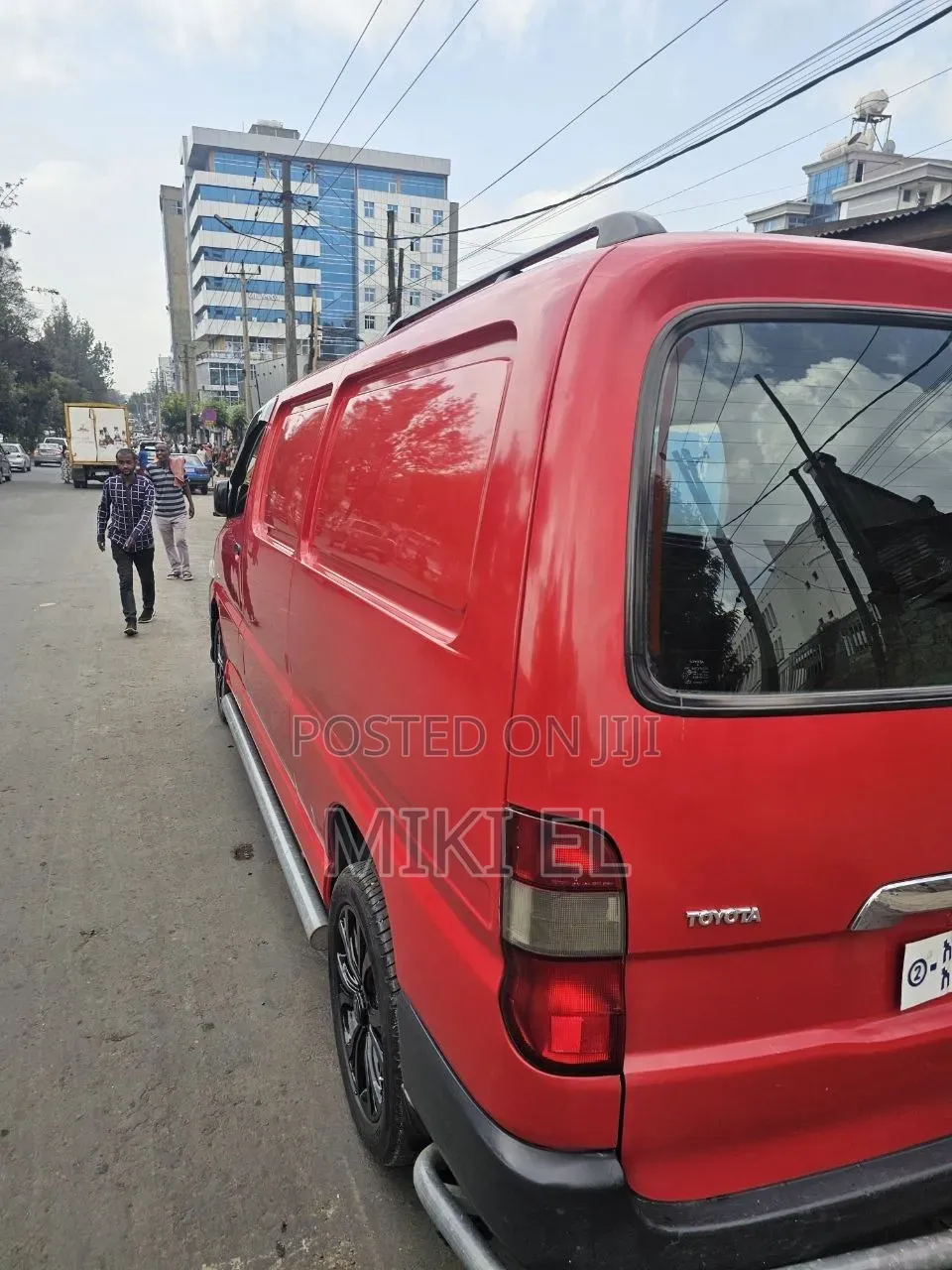 Toyota HiAce 2011 Red