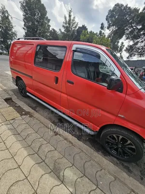 Toyota HiAce 2011 Red
