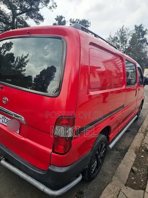 Toyota HiAce 2011 Red