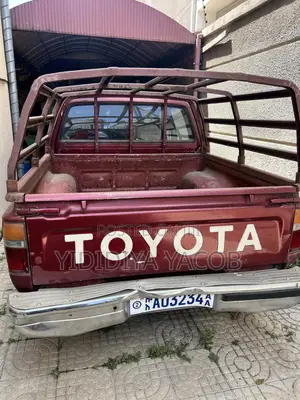 Toyota Hilux 1991 Red