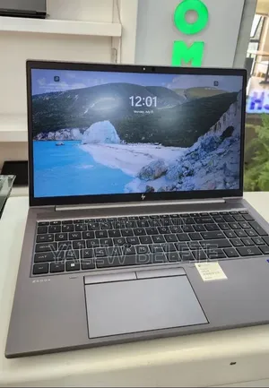 New Laptop HP ZBook Firefly G8 16GB Intel Core i7 SSD 512GB