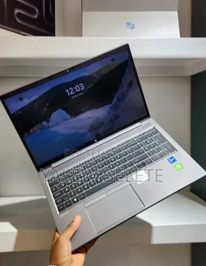 New Laptop HP ZBook Firefly G8 16GB Intel Core i7 SSD 512GB