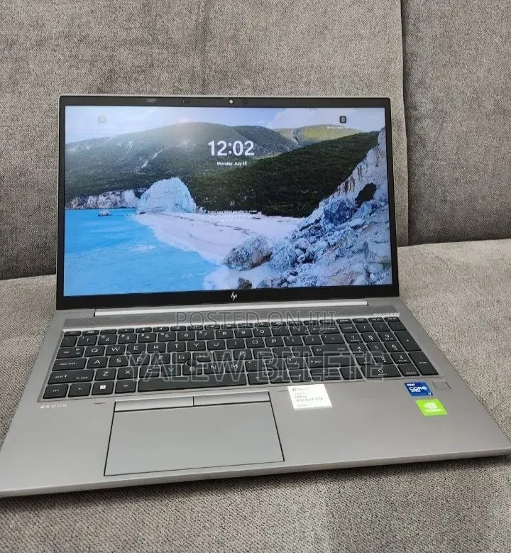New Laptop HP ZBook Firefly G8 16GB Intel Core i7 SSD 512GB