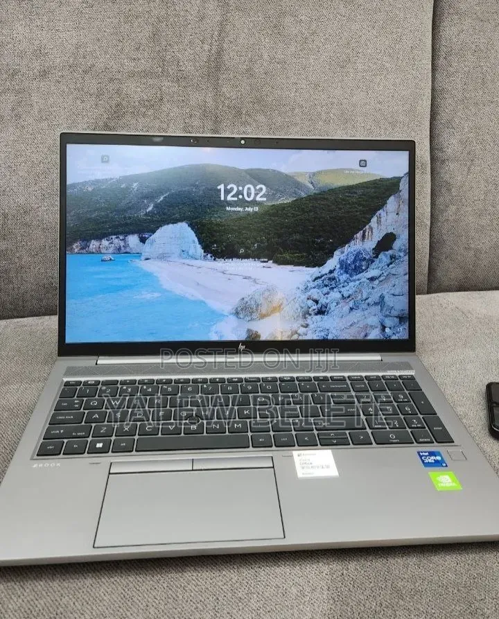 New Laptop HP ZBook Firefly G8 16GB Intel Core i7 SSD 512GB