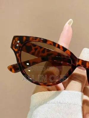 Oval Shaped Leopard Print Sunglasses
