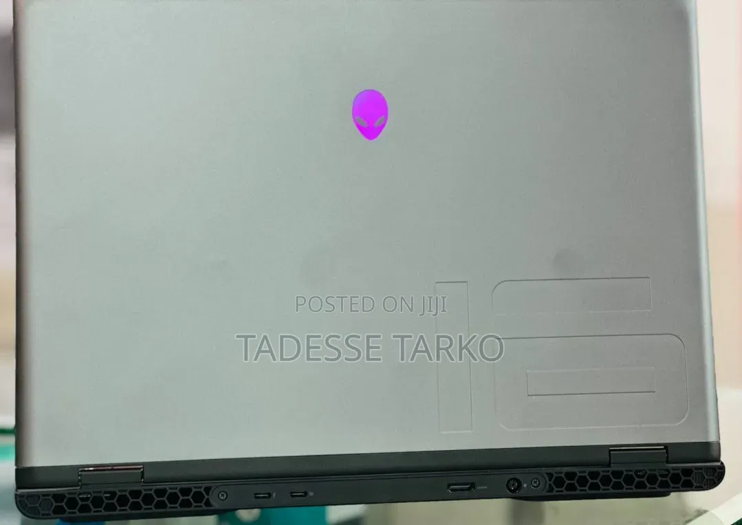 New Laptop Alienware M16 R2 16GB Intel Core Ultra 9 SSD 1T