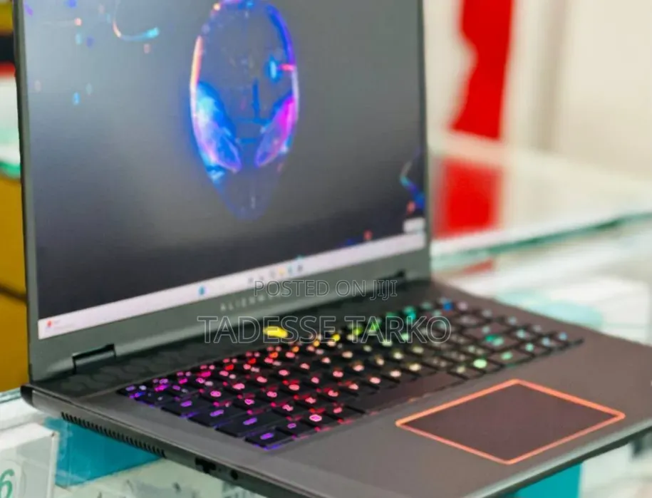 New Laptop Alienware M16 R2 16GB Intel Core Ultra 9 SSD 1T
