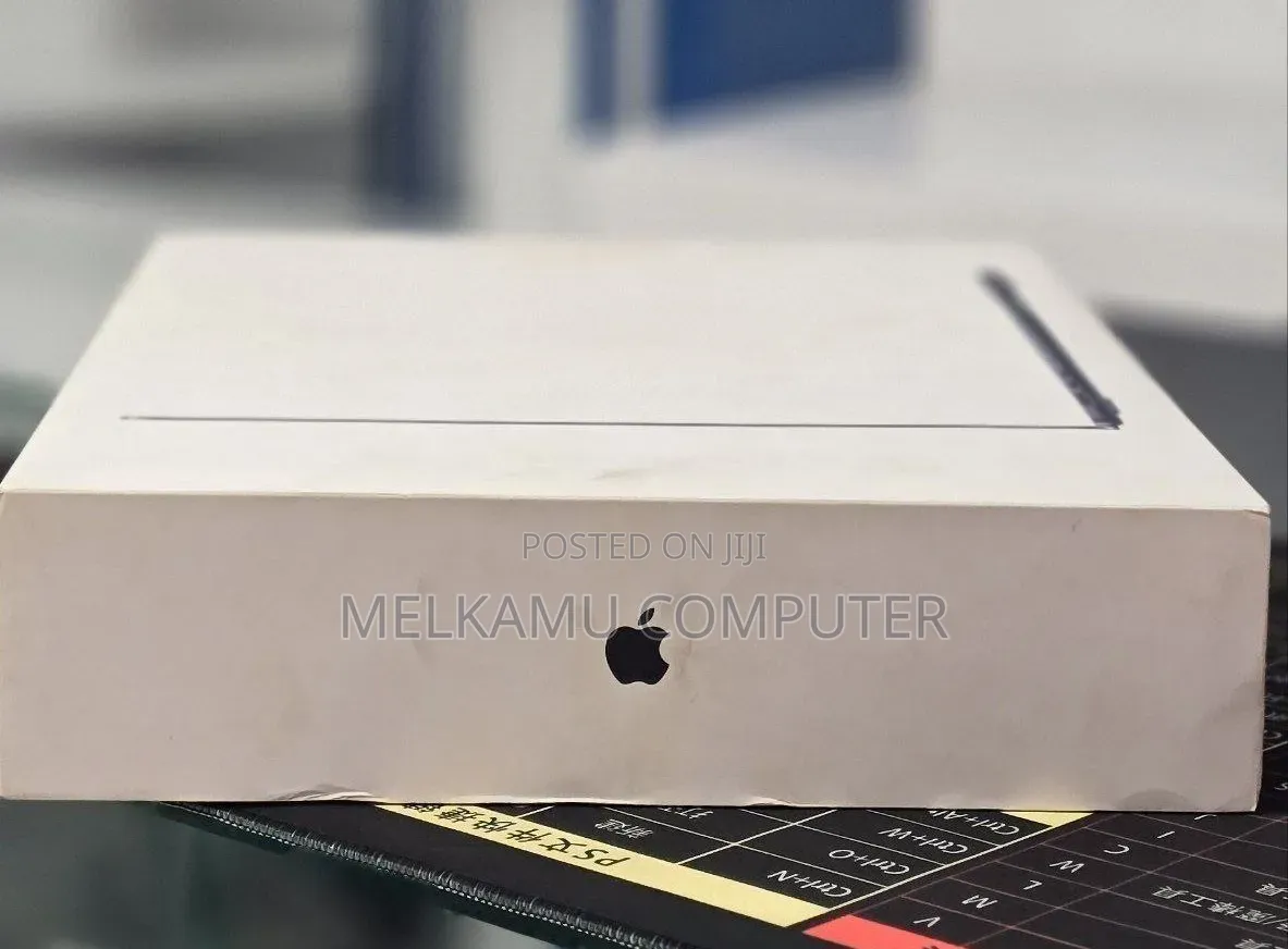 New Laptop Apple MacBook Air 2025 M4 16GB Apple M4 SSD 256GB