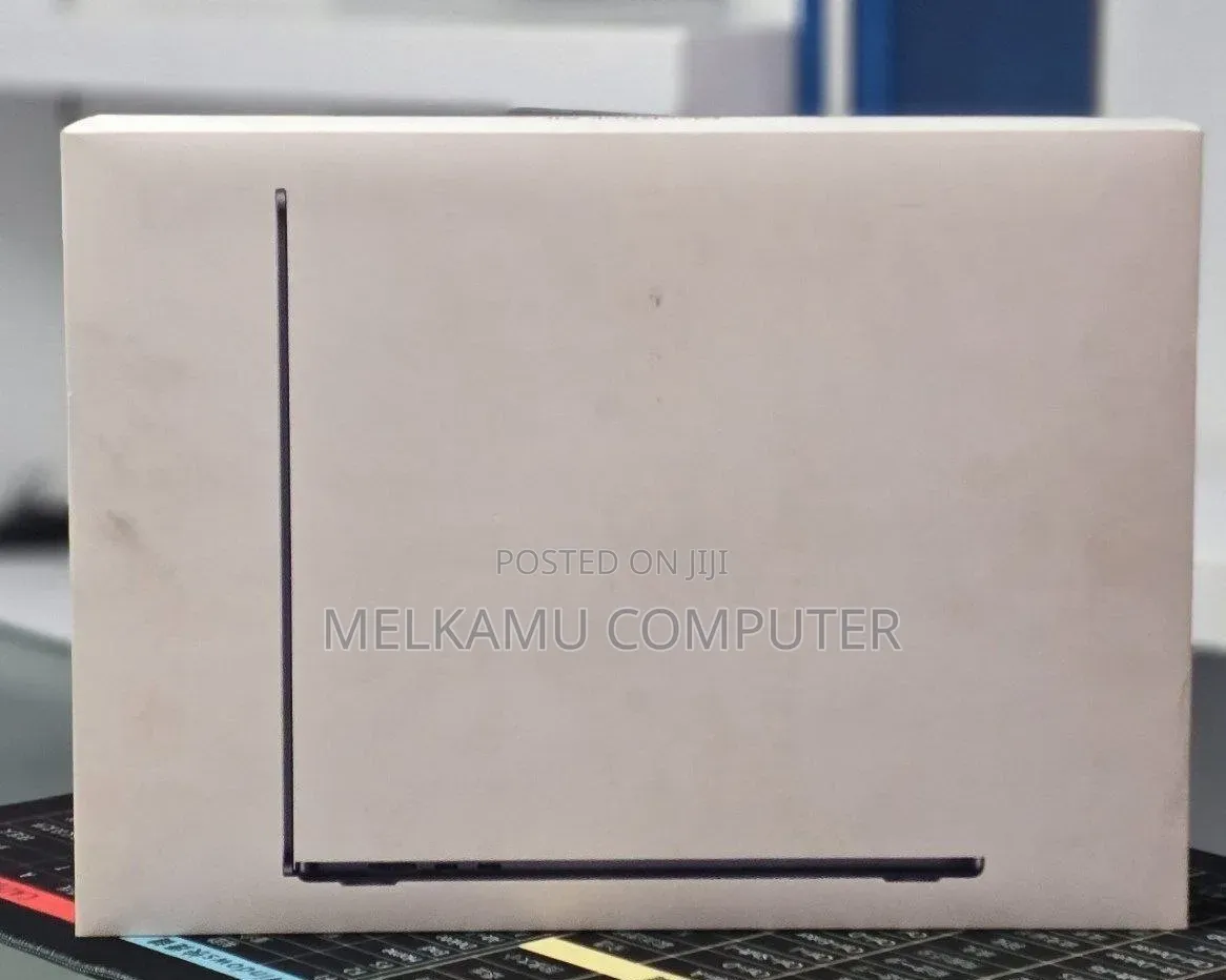 New Laptop Apple MacBook Air 2025 M4 16GB Apple M4 SSD 256GB